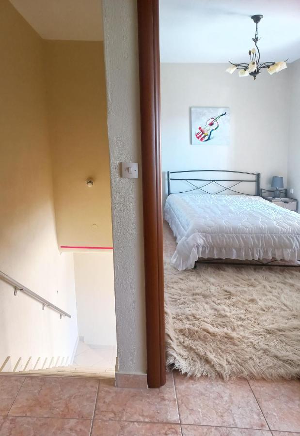פלוגיטה Evis Maisonette With Sea View מראה חיצוני תמונה