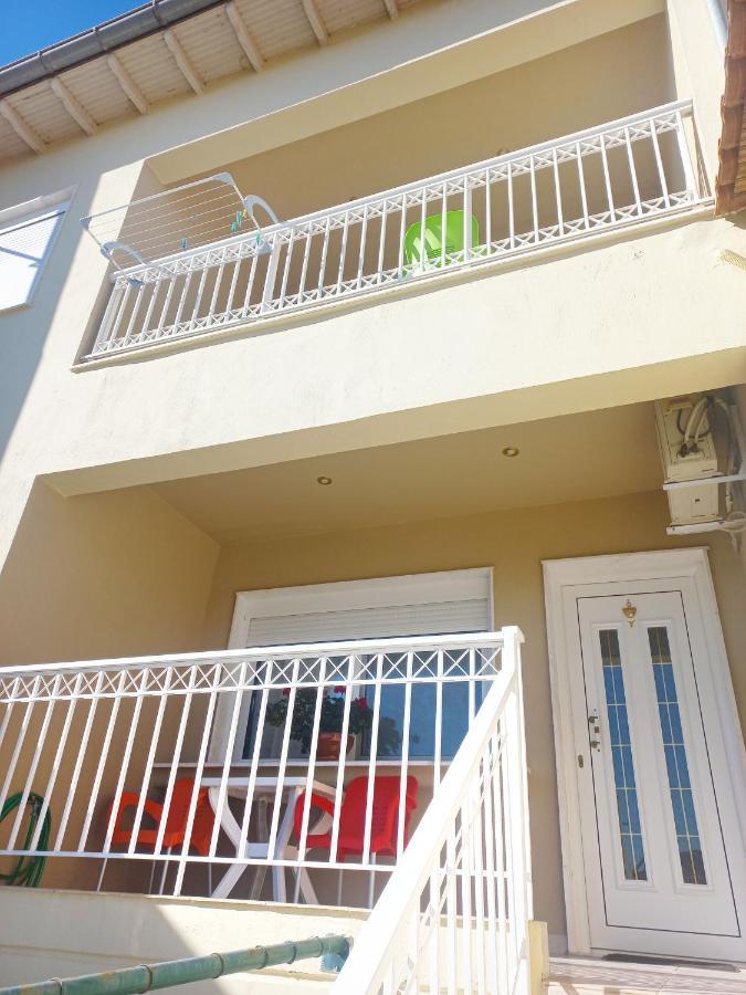 פלוגיטה Evis Maisonette With Sea View מראה חיצוני תמונה