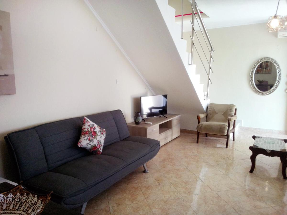 פלוגיטה Evis Maisonette With Sea View מראה חיצוני תמונה