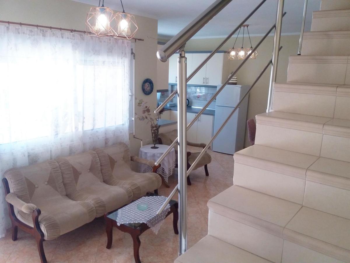 פלוגיטה Evis Maisonette With Sea View מראה חיצוני תמונה