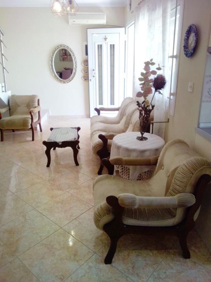 פלוגיטה Evis Maisonette With Sea View מראה חיצוני תמונה
