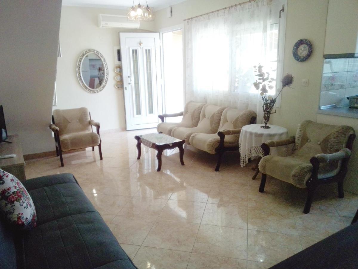 פלוגיטה Evis Maisonette With Sea View מראה חיצוני תמונה